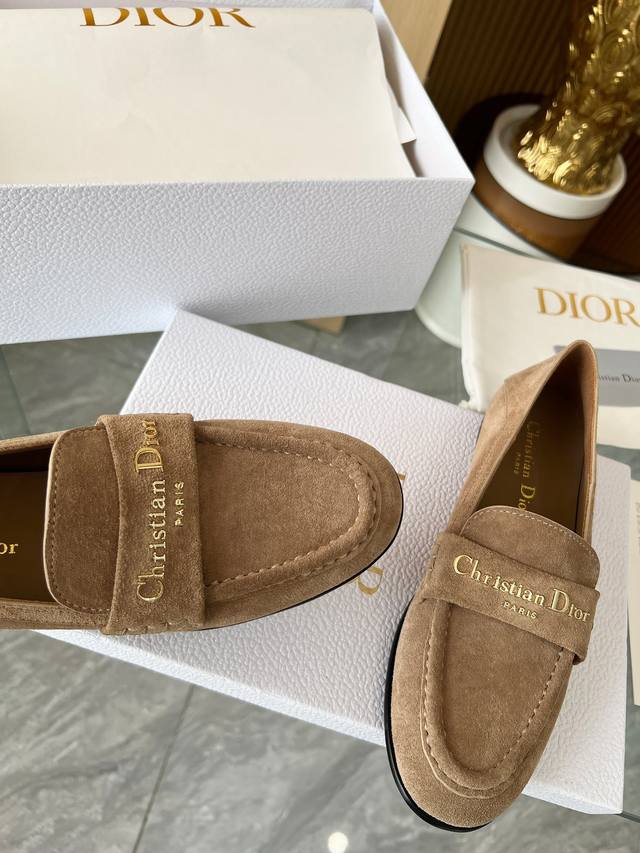 Dior Spring/Summer New Ultralight Loafers A brand new design aiming to create a