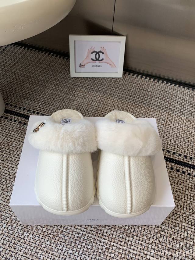 Loewe 25Ss Autumn/Winter New Style Fur Slippers Ease Three-Petal Toe Full Leathe