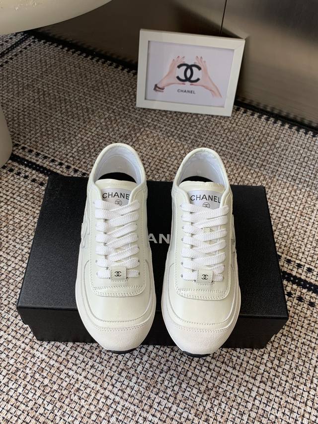 Chanel 25Ss latest panda colorway white sneakers, a super hot-selling item in st