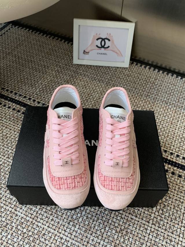 Chanel 25Ss latest panda colorway white sneakers, a super hot-selling item from