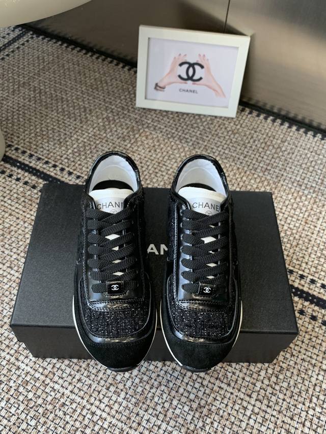 Chanel 25Ss latest panda colorway white sneakers, a super hot-selling item from