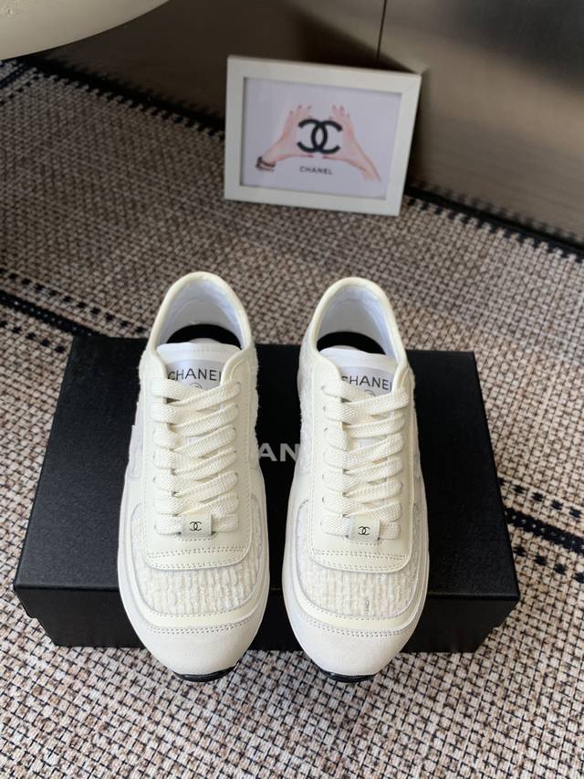 Chanel 25Ss latest panda colorway white sneakers, a super hot-selling item from