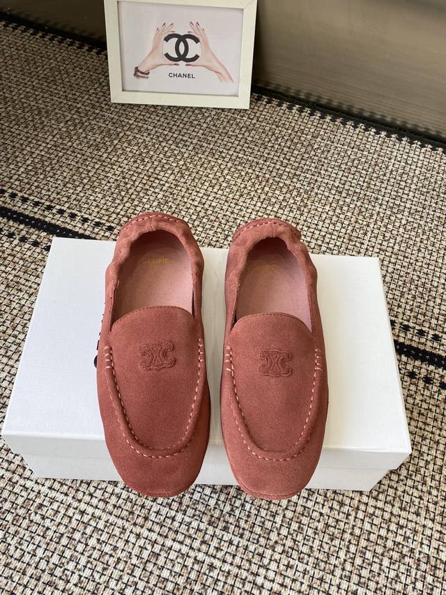 Celine's latest Fall/Winter Triumphant Arch loafers, thin-soled shoes, super pop