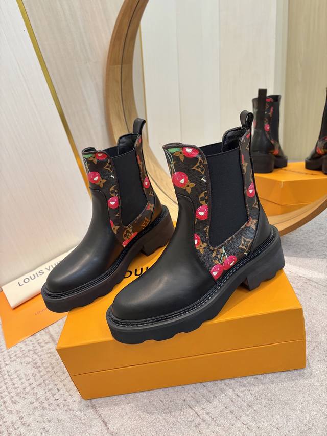 Factory Price: Comes with drawer box. Louis Vuitton Martin boots, high-end marke