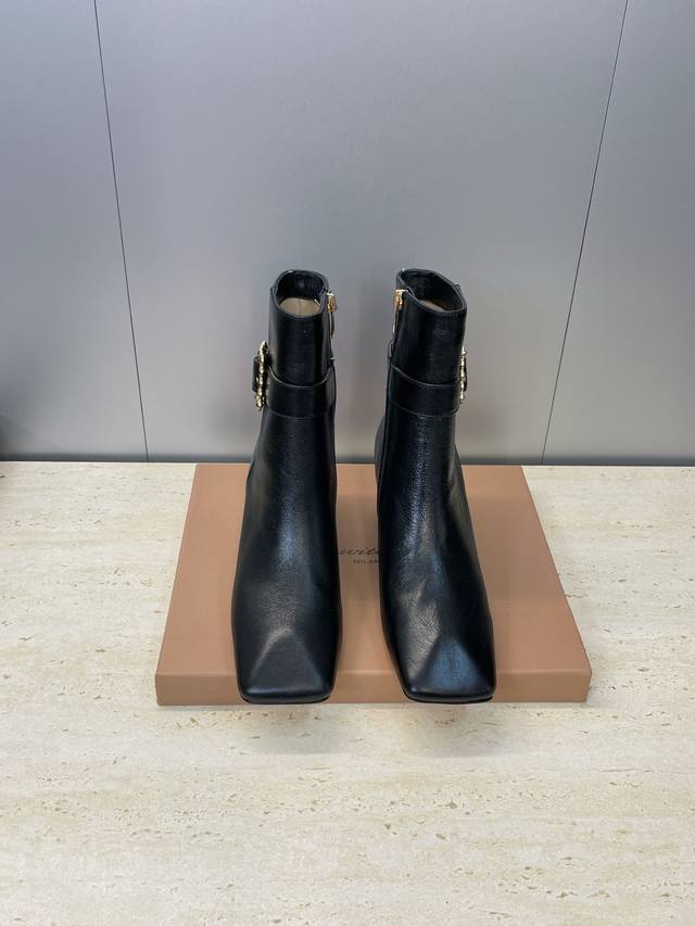 Factory Price P Gianvito Rossi 2025 Autumn/Winter New Arrival and Naked Motorcyc