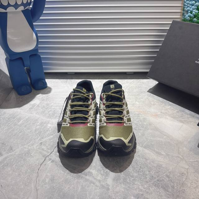 Factory Direct Kailas Expedition 5 Ebony Grey Trail Running Shoes. The upper fea