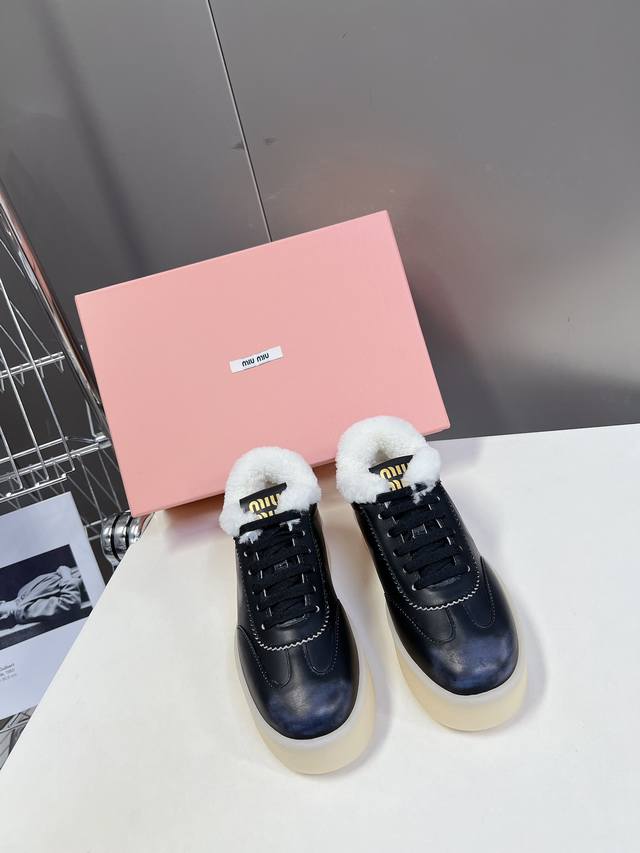 Miumiu's new American retro style sneakers~ A must-have for those super stylish, Miumiu's new American retro style sneakers~ A must-have for those super stylish,