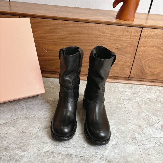 Factory direct Miumiu 2026 Spring/Summer runway style slip-on ankle boots with n