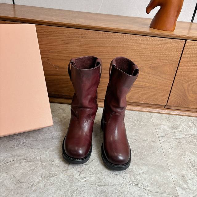 Factory direct Miumiu 2026 Spring/Summer runway style slouch boots, slip-on ankl