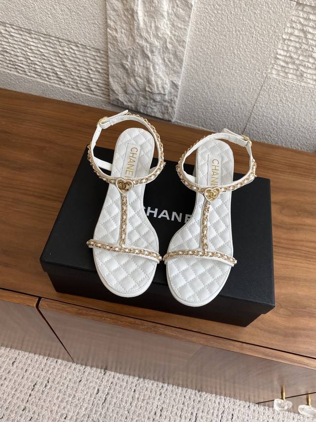 Grade: Chanel 25Ss Summer New Arrival T-Strap Chain Chunky Heel Sandals. Origina