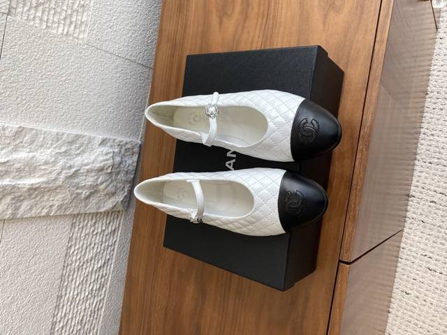 Top Version: Chanel 2025A Spring/Summer New 3D Double C Quilted Camellia Buckle