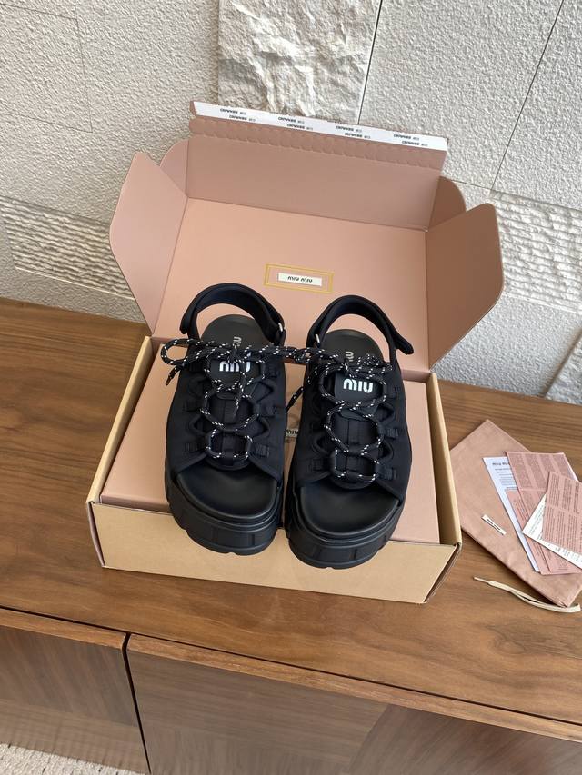 Top Version: Miu Miu 25Ss Summer New Lace-up Velcro Platform Sandals. These casu