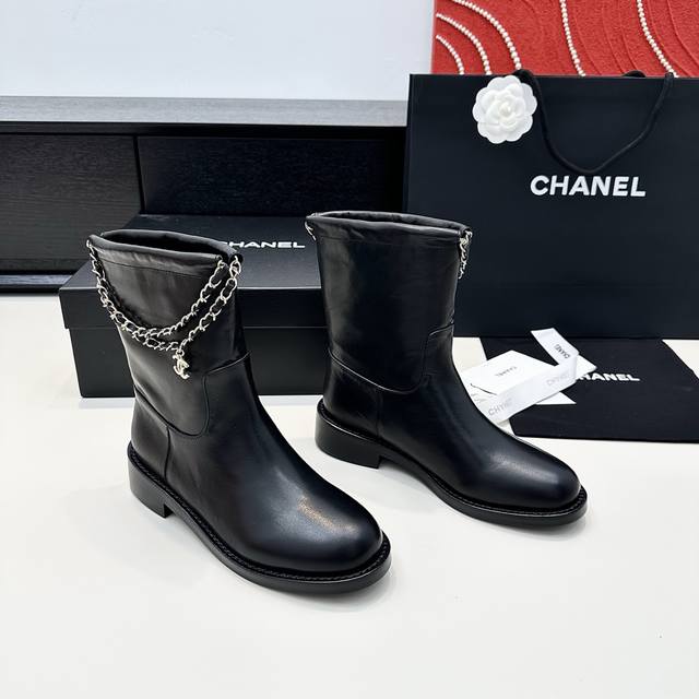 Chanel 2025 Early Autumn New Arrival, Chanel Double C Chain Pendant Ankle Boots.