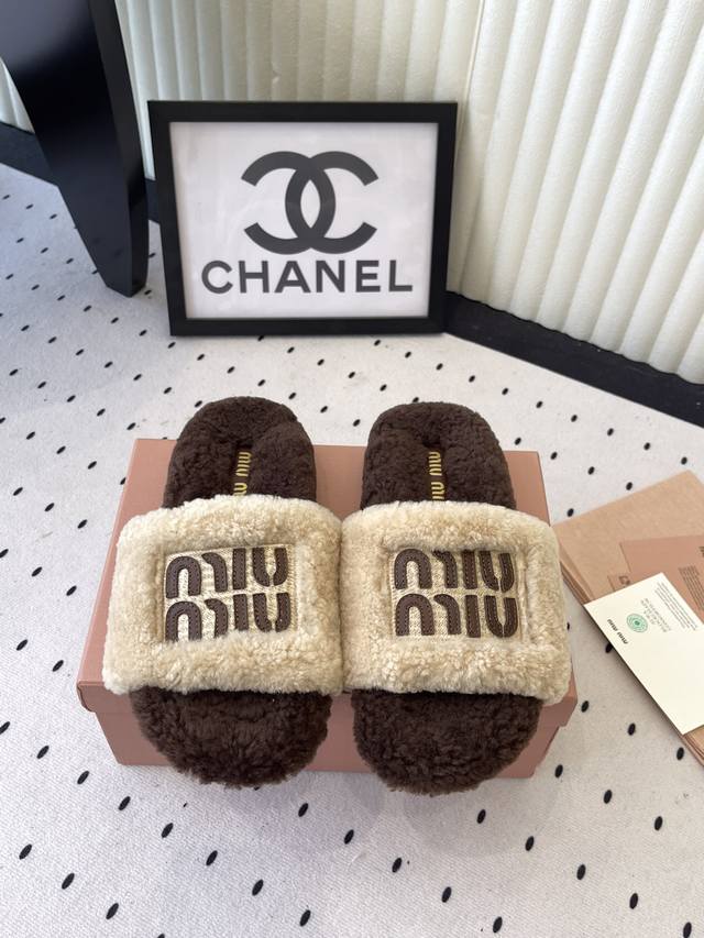 Miumiu Autumn/Winter New Embroidered Wool Slippers, High-Quality Version, Celebr