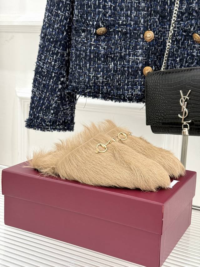 Factory Price Gucci 25Wf New Horsebit Mule Furry Slippers These furry slippers a