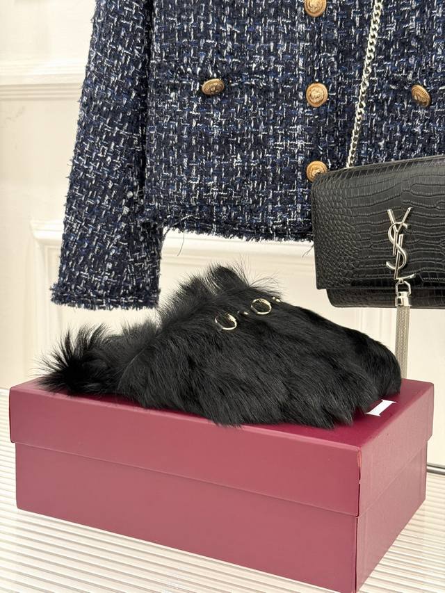 Factory Price Gucci 25Wf New Horsebit Mule Furry Slippers These furry slippers a