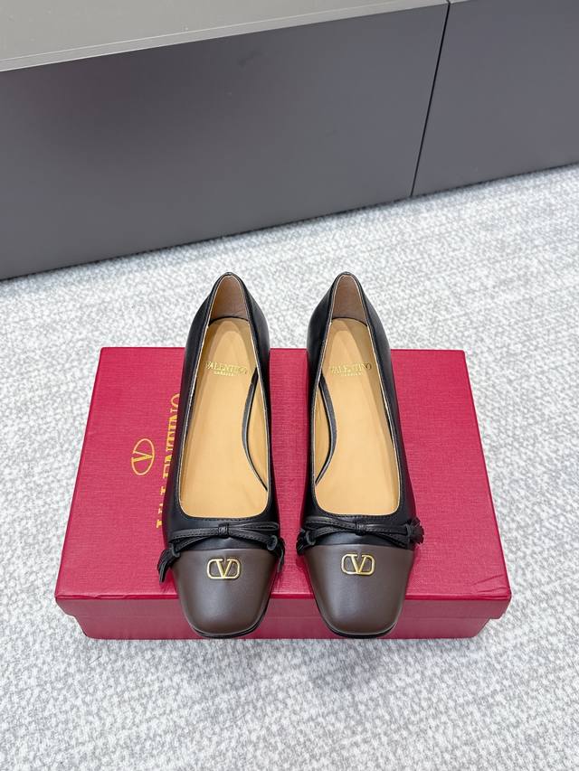 High-quality Valentin* new autumn/winter Mary Jane shoes, three styles with a fr High-quality Valentin* new autumn/winter Mary Jane shoes, three styles with a fr