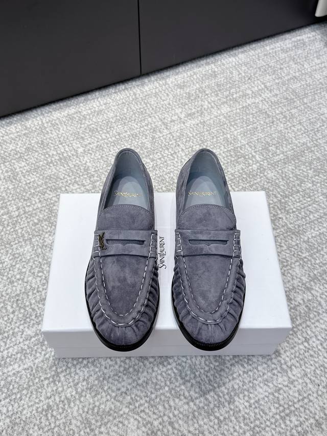 High-quality Yves Saint Laurent 25Ss new arrival YSL small logo loafers. The ico