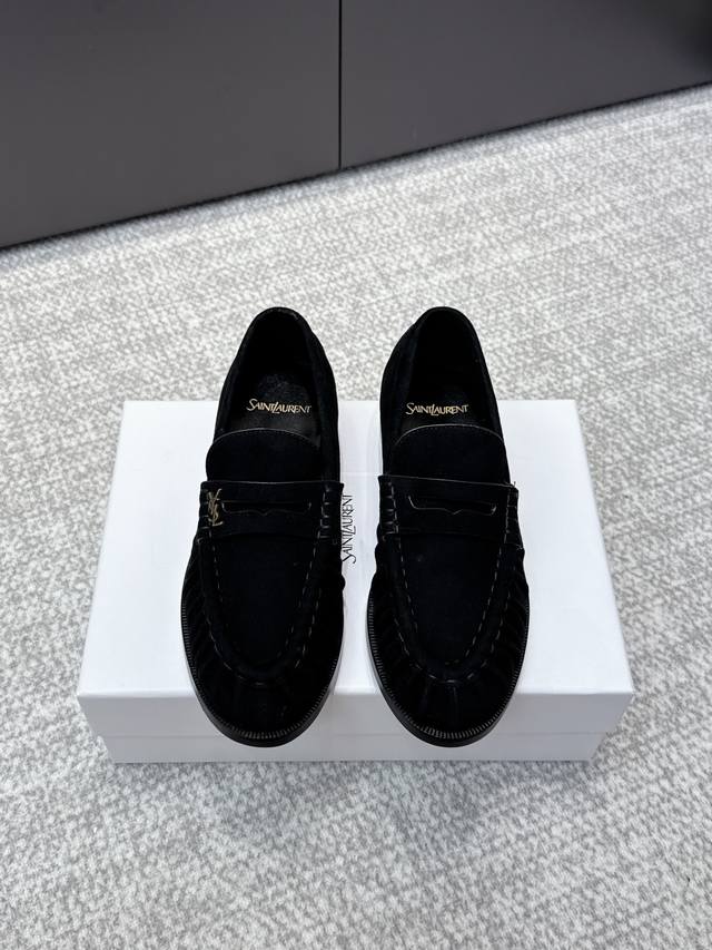 High-quality Yves Saint Laurent 25Ss new YSL small logo loafers. The iconic smal