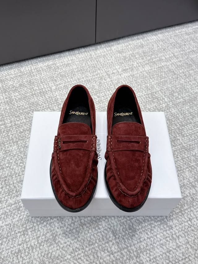 High-quality Yves Saint Laurent 25Ss new YSL small logo loafers. The iconic smal