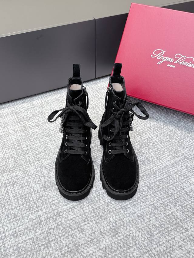 High-quality replica of Roger Vivier 2025 Fall/Winter classic square buckle shoe