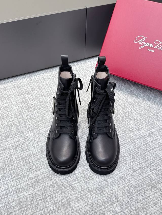 High-quality replica of Roger Vivier 2025 Fall/Winter classic square buckle shoe