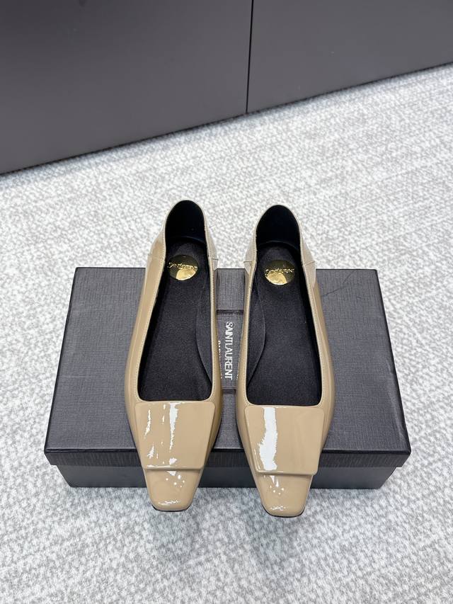 High-quality YSL 2025 Fall/Winter new square-toe fashion versatile single shoes.