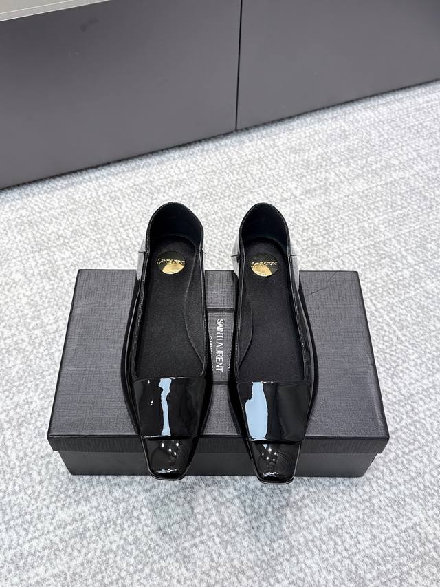 High-quality YSL 2025 Fall/Winter new square-toe fashion versatile single shoes.