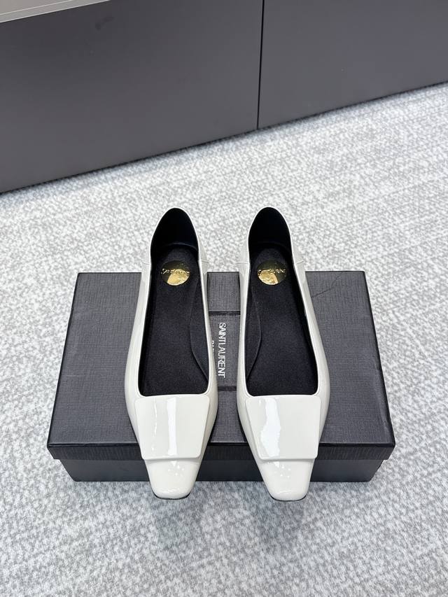 High-quality YSL 2025 Fall/Winter new square-toe fashion versatile single shoes.