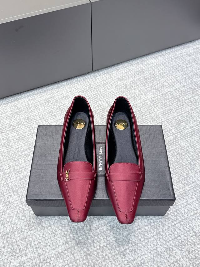 High-quality YSL 2025 Fall/Winter new square-toe fashion versatile single shoes.