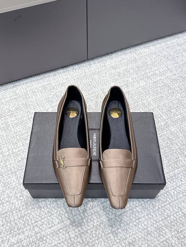 High-quality YSL 2025 Fall/Winter new square-toe fashion versatile single shoes.