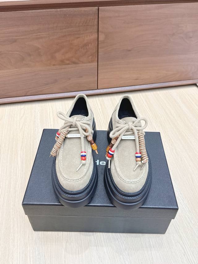 High-quality Alexander Wang tassel platform loafers. Jennie's platform loafers a