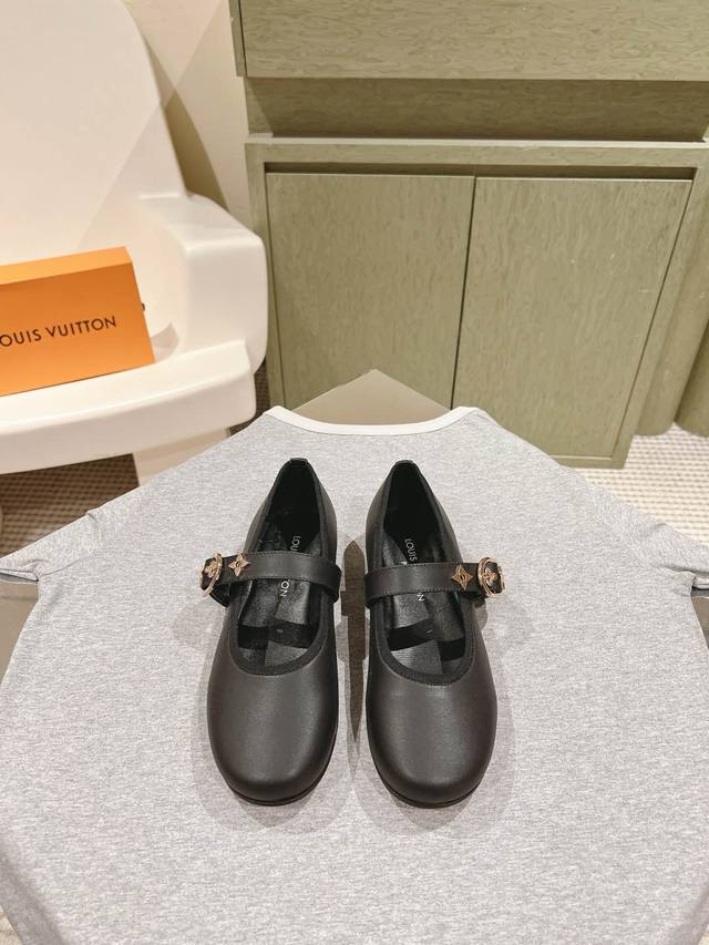 225 Louis Vuitton's early spring new arrival