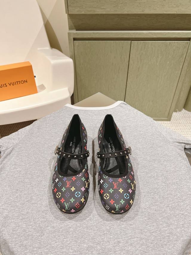 225 Louis Vuitton Early Spring New Arrival ~ LV Spring/Summer Single Shoes. The