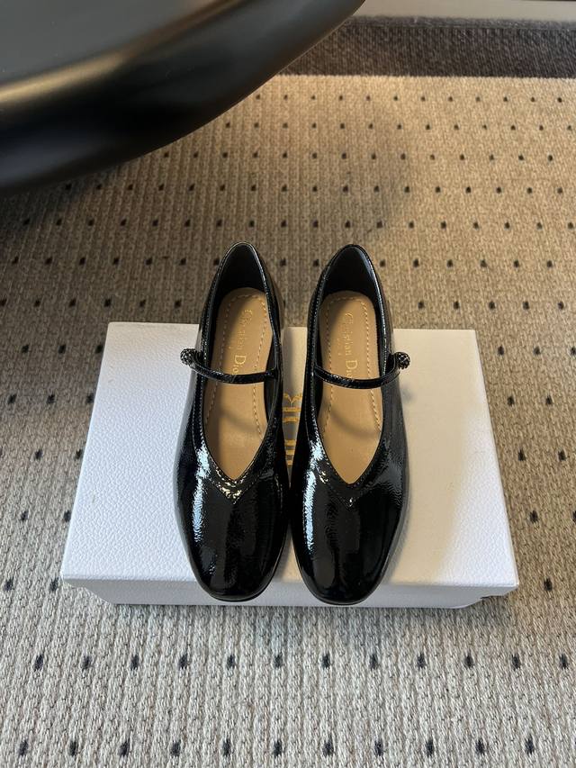 Top Quality Dior 25Ss Fall/Winter New Ballet Flats These Dior New Ballet flats a