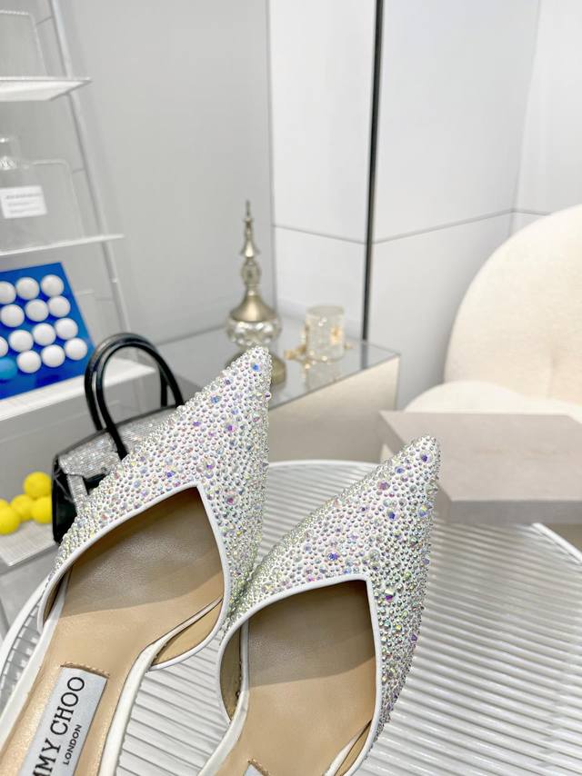 Jimmychoo's new Goddess Series rhinestone high heels, worn by many celebrities a