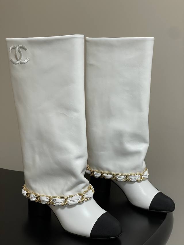 Chanel Fall/Winter Runway New Arrival - Chanel 25B Fall/Winter Runway Style Turn