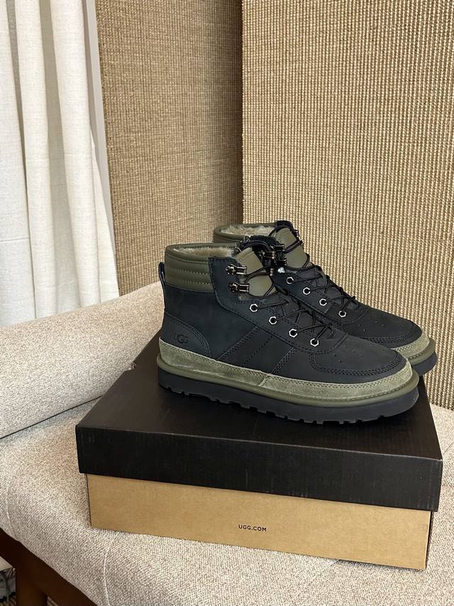 1122170 Highlander Leather Belt with Side Zipper. Classic Highlander series, eas