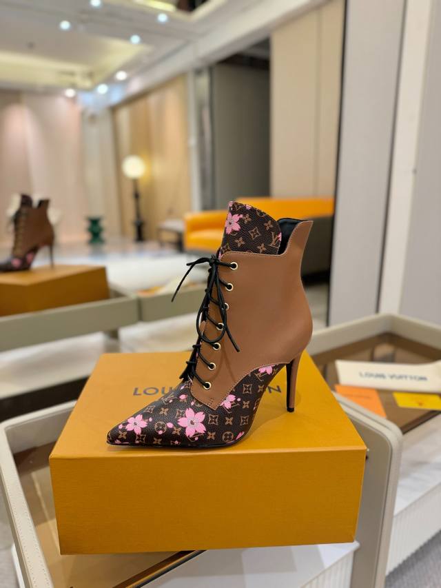 Price: Exclusive new top-tier version of Louis Vuitton Paris import. Superb qual