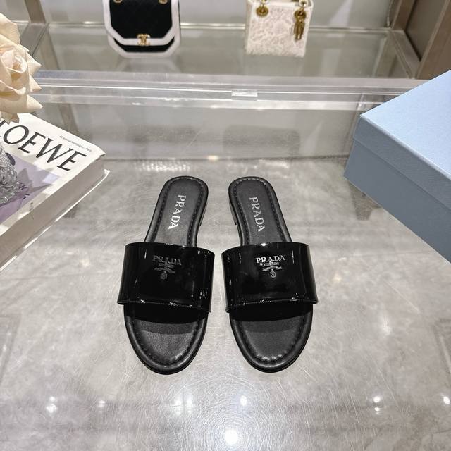 2025 Prada's latest hot-selling slippers. Factory direct price. Made with top-qu