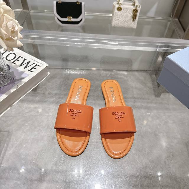 2025 Prada's latest hot-selling slippers. Factory direct price. Made with top-qu
