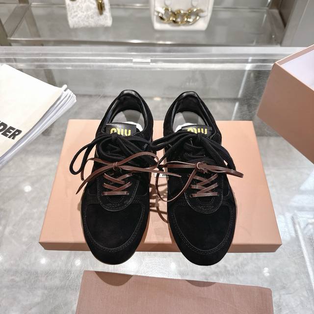Top-tier factory version Miu Miu x New Balance sneakers. Exclusive new color and Top-tier factory version Miu Miu x New Balance sneakers. Exclusive new color and