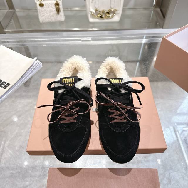 Top-tier factory version Miu Miu x New Balance sneakers. Exclusive new color and Top-tier factory version Miu Miu x New Balance sneakers. Exclusive new color and
