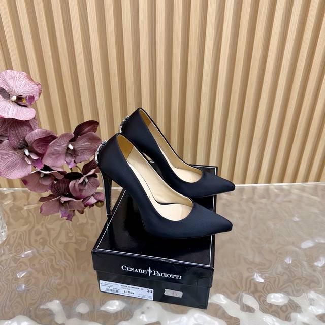 If I absolutely have to suffer in high heels, then I want Cesare Paciotti. "A bl