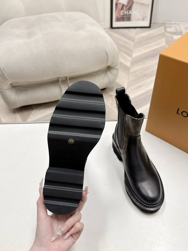 Selling Louis Vuitton 25Ss new autumn/winter Martin boots, short boots, versatil