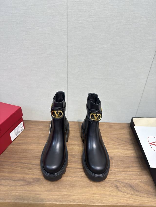 Valentino V-buckle Chelsea Ankle Boots The classic Valentino studded boots are s Valentino V-buckle Chelsea Ankle Boots The classic Valentino studded boots are s