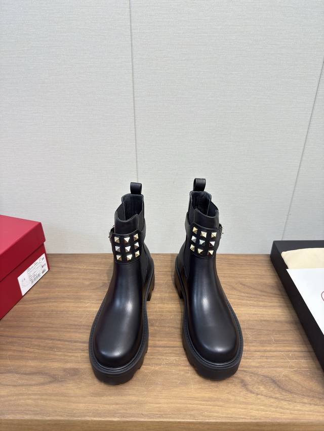 Valentino V-buckle Chelsea Ankle Boots The classic Valentino studded boots are s Valentino V-buckle Chelsea Ankle Boots The classic Valentino studded boots are s