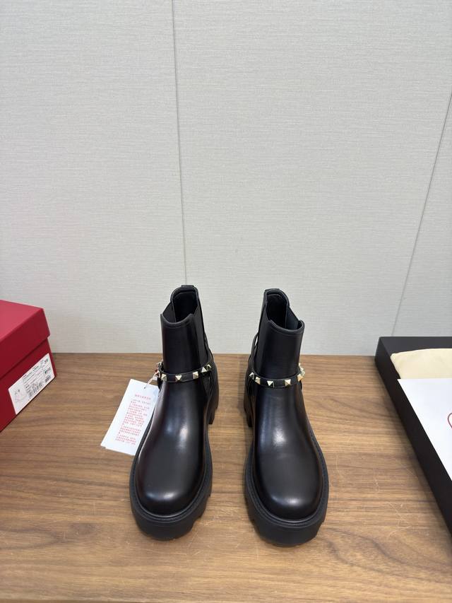 Valentino V-buckle Chelsea Ankle Boots The classic Valentino studded boots are s Valentino V-buckle Chelsea Ankle Boots The classic Valentino studded boots are s