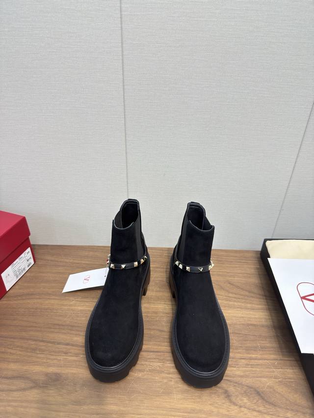 Valentino V-buckle Chelsea Ankle Boots The classic Valentino studded boots are s Valentino V-buckle Chelsea Ankle Boots The classic Valentino studded boots are s