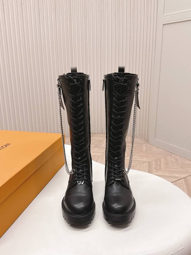 Selling Louis Vuitton 25Ss new autumn/winter high-top riding boots. Versatile la